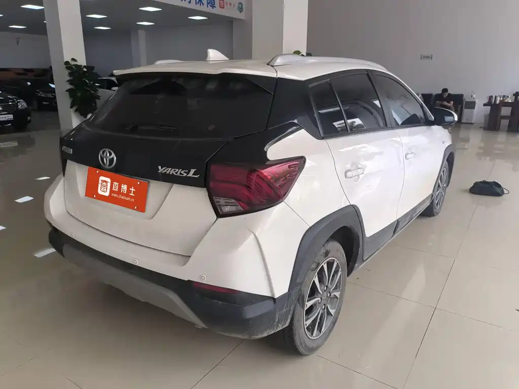 Toyota Yaris L 2023 — фото 2