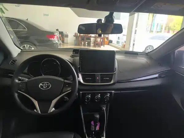 Toyota Yaris L 2022
