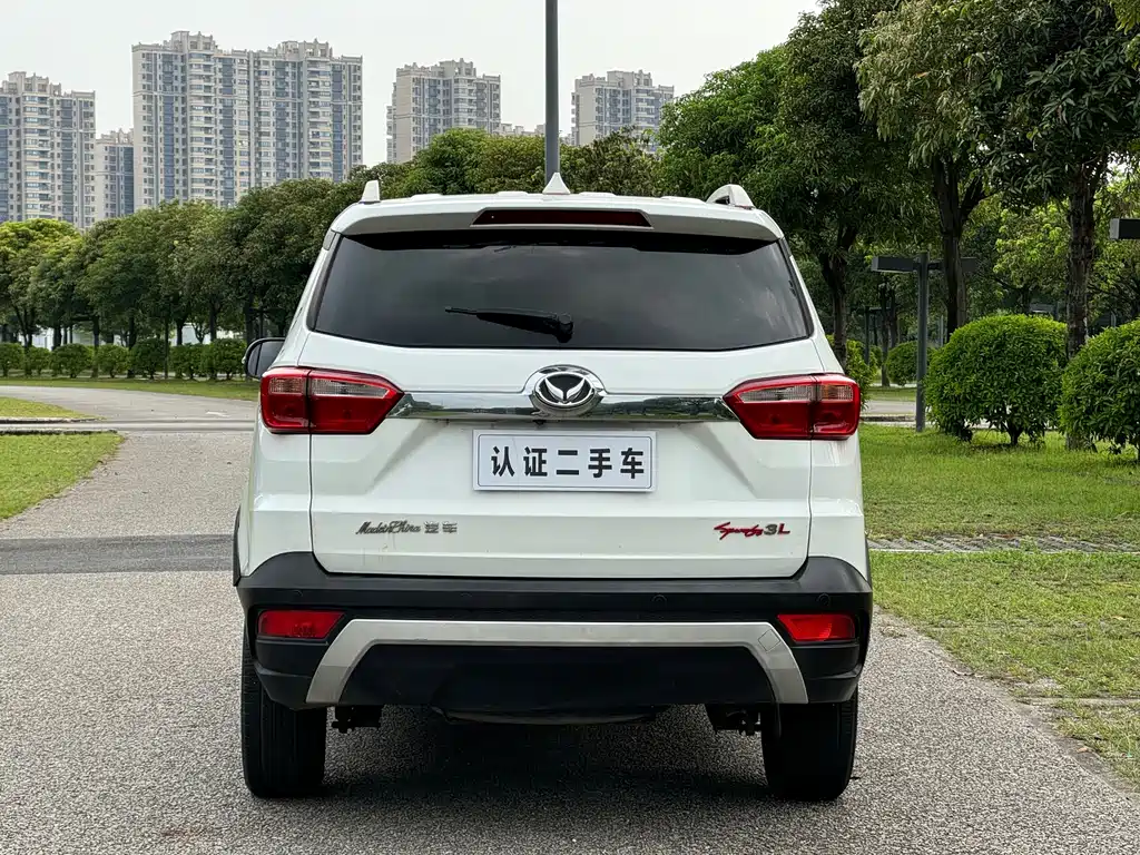 BAIC Huansu S3 2017 — фото 6