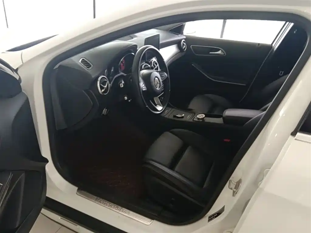 Mercedes-Benz GLA 2017 — фото 23
