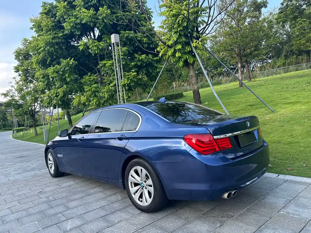 BMW 7 Series 2010 — фото 15