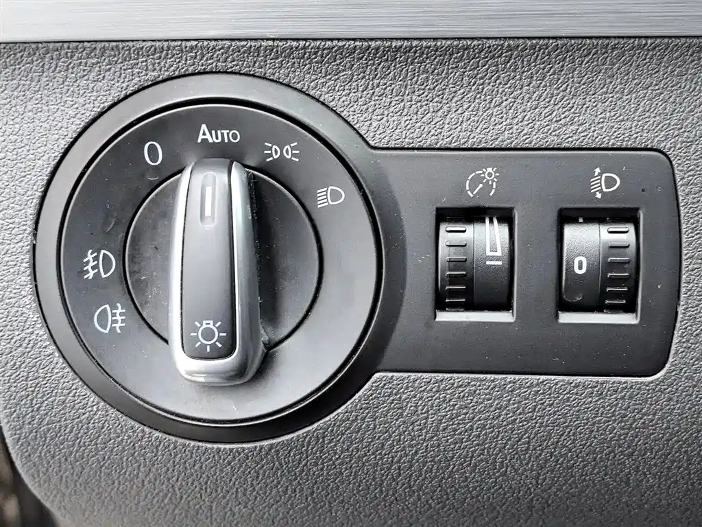 Volkswagen Touran 2015 — фото 21
