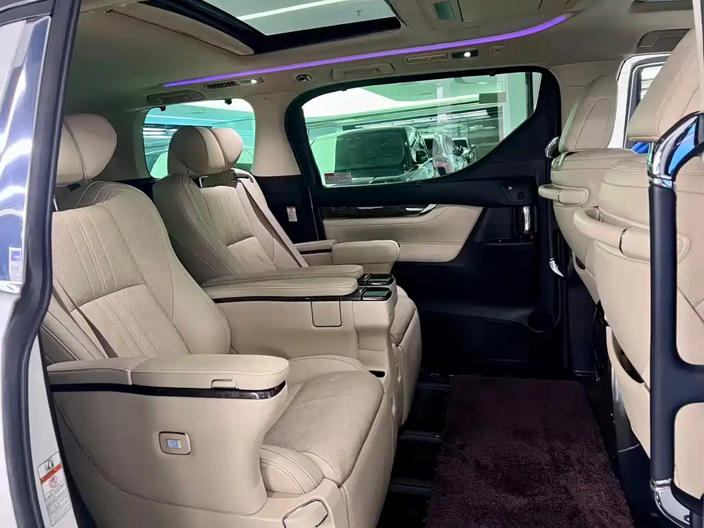 Toyota Alphard 2020 — фото 6