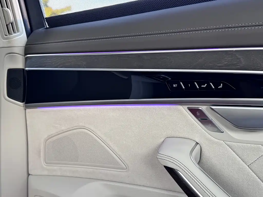 Audi A8 2022 — фото 15