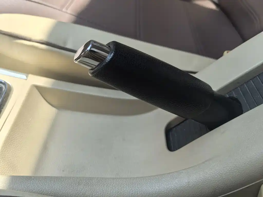 BAIC Motor E Series 2015 — фото 16