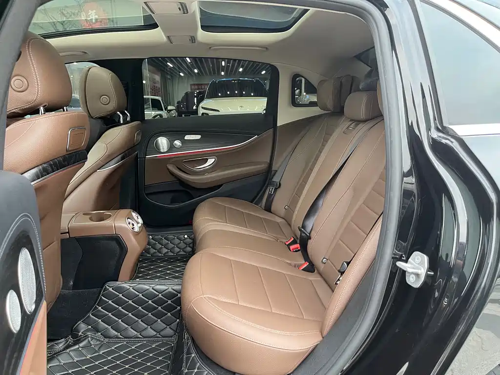 Mercedes-Benz E-Class 2020 — фото 11