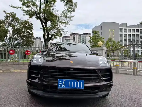 Porsche Macan 2021