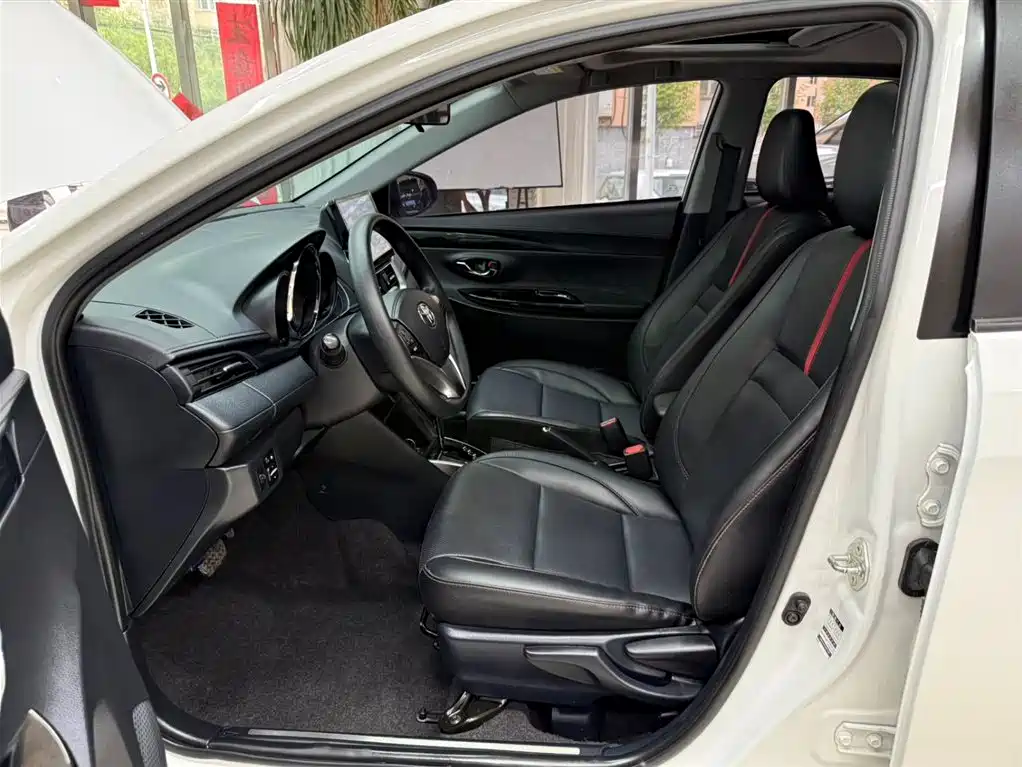 Toyota Yaris L 2022 — фото 16