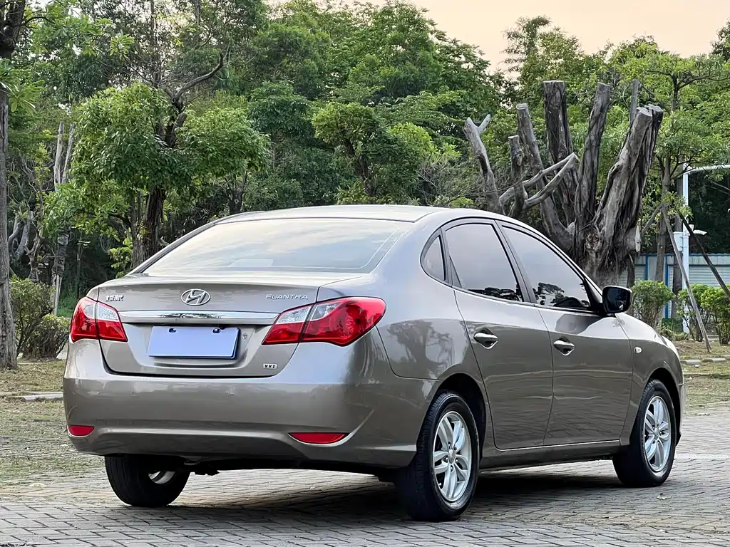 Hyundai Elantra 2014 — фото 4
