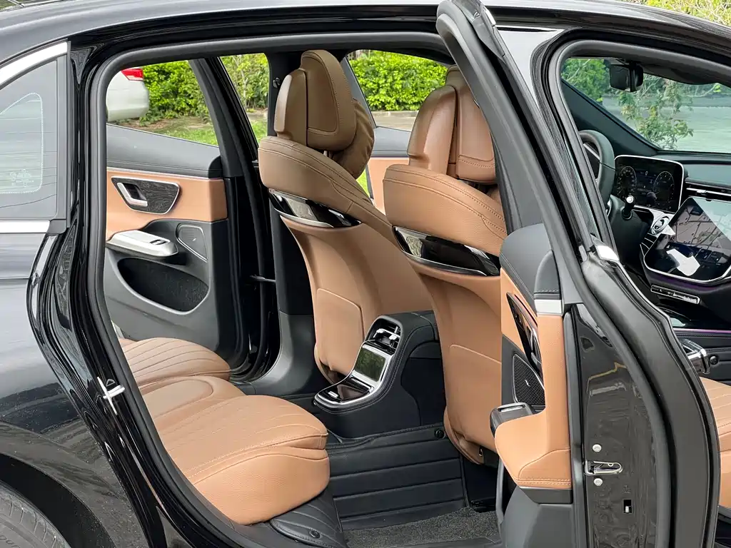 Mercedes-Benz E-Class 2025 — фото 13