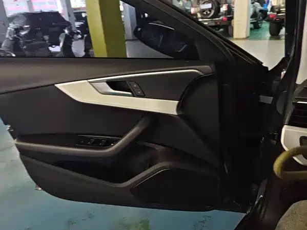 Audi A4L 2021