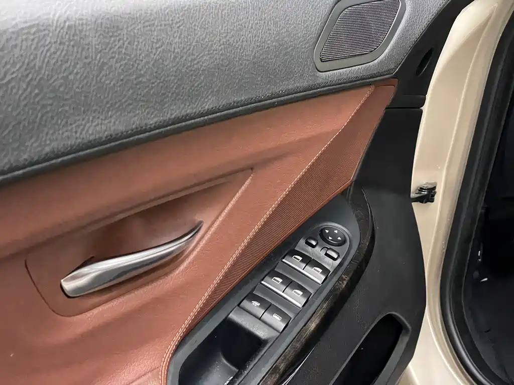 BMW 6 Series 2012 — фото 14