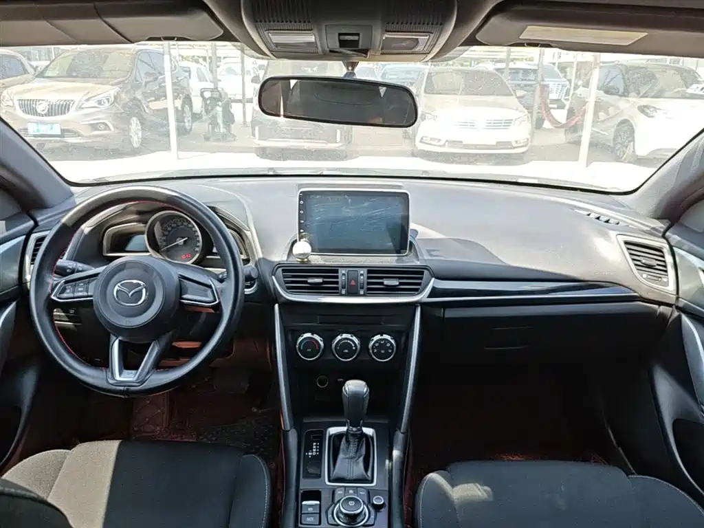 Mazda CX-4 2018 — фото 10