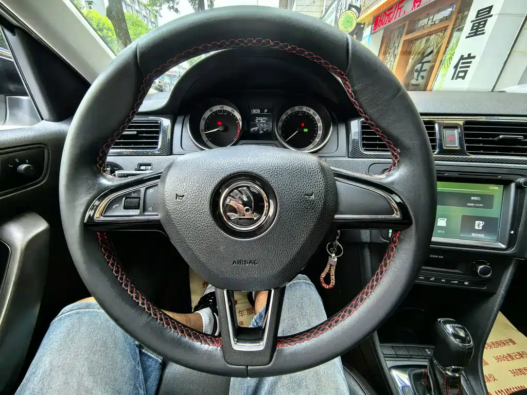 Skoda Rapid Spaceback 2018 — фото 13