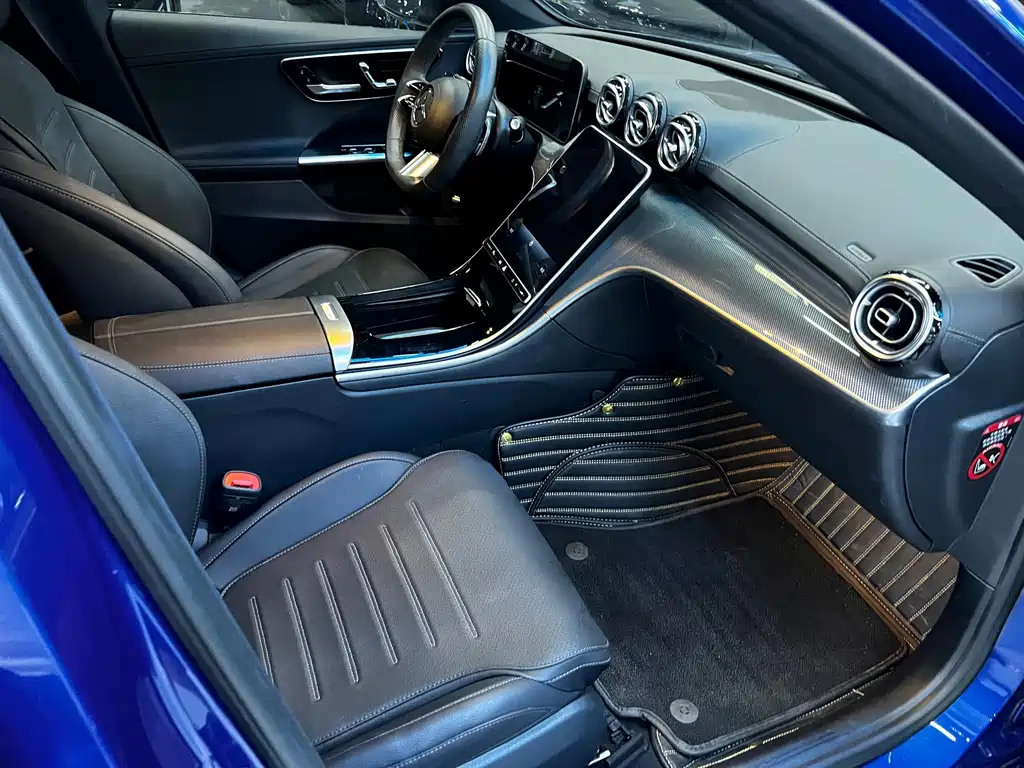 Mercedes-Benz C-Class 2023 — фото 12