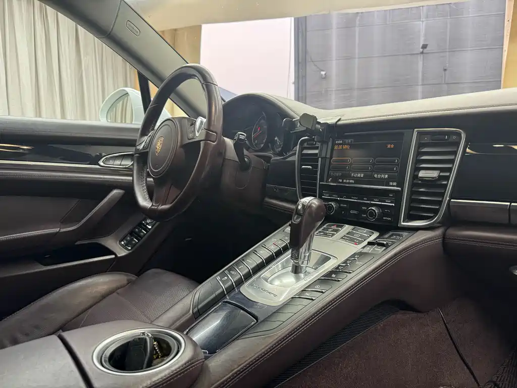 Porsche Panamera 2015 — фото 23