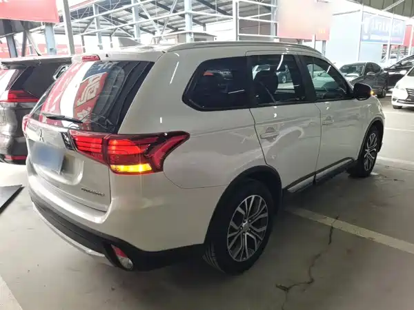 Mitsubishi Outlander 2018