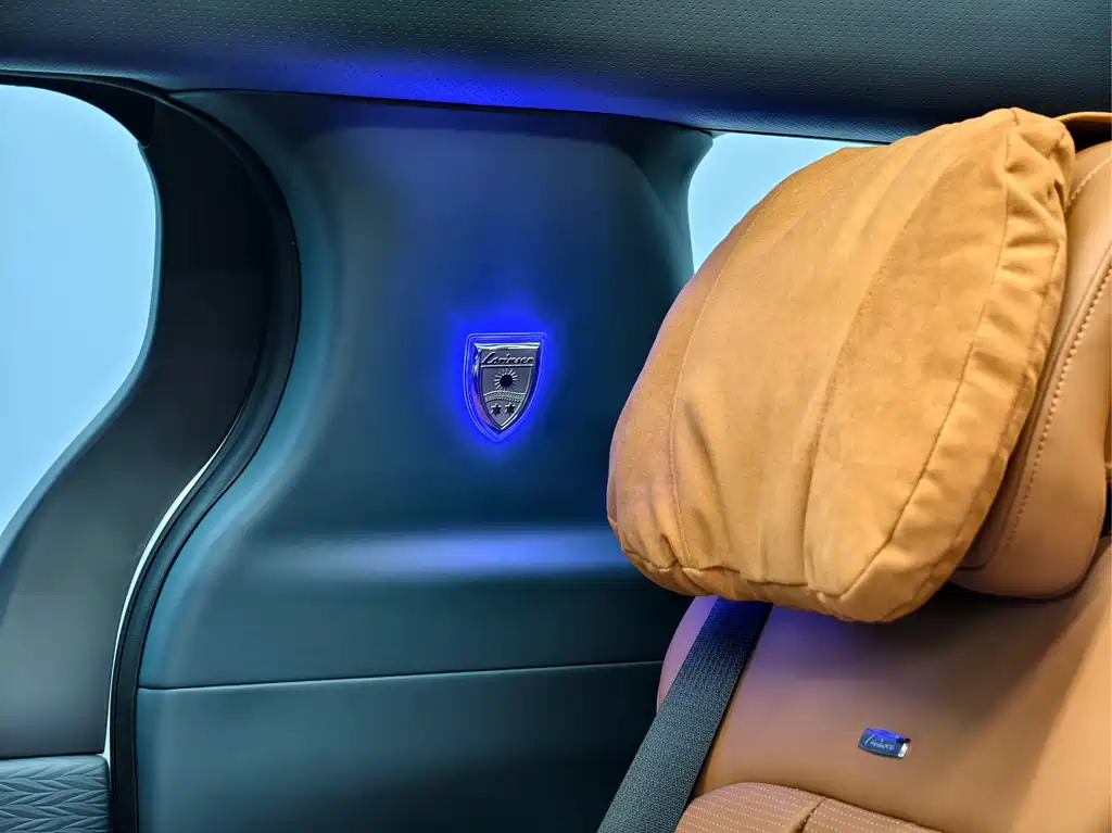 Toyota Granvia — фото 24