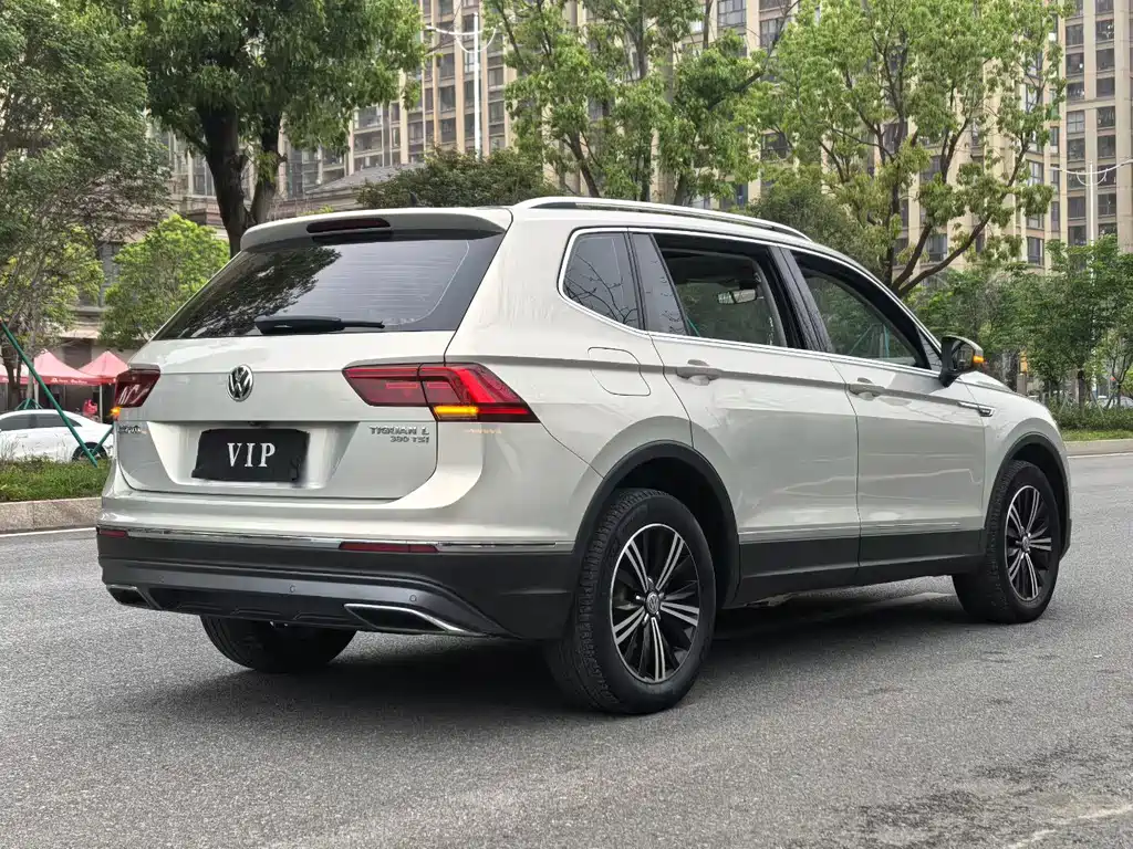 Volkswagen Tiguan L 2018 — фото 9