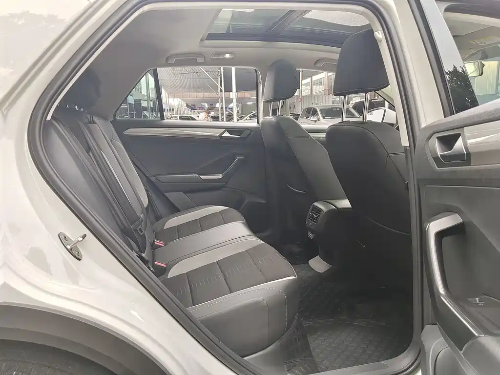 Volkswagen T-Roc 2022 — фото 16