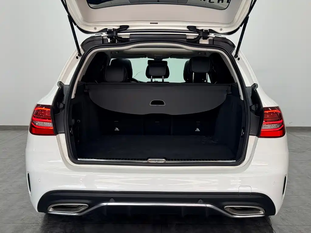 Mercedes-Benz C-Class 2019 — фото 18