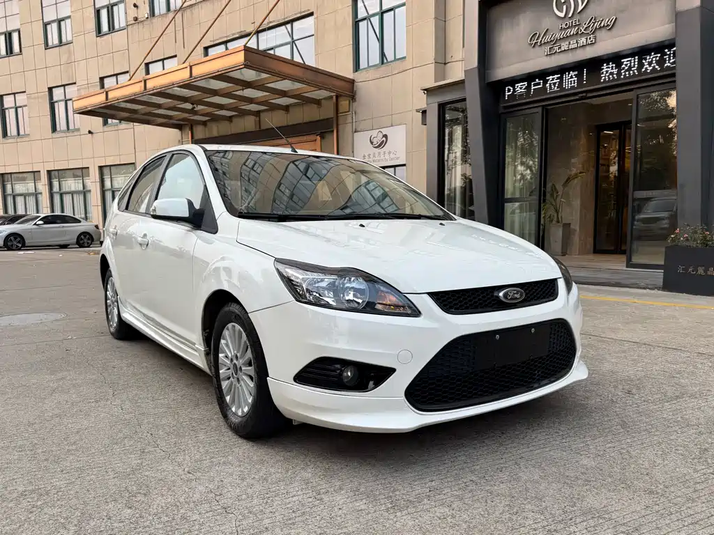 Ford Focus 2015 — фото 8
