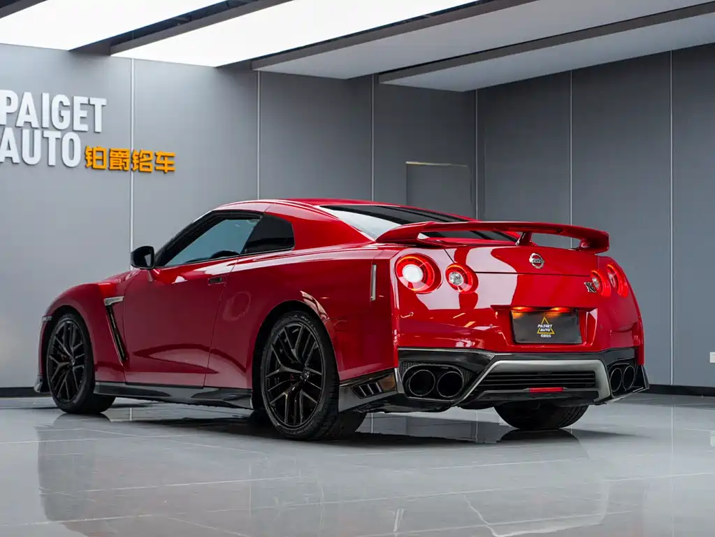 Nissan GT-R 2017 — фото 8
