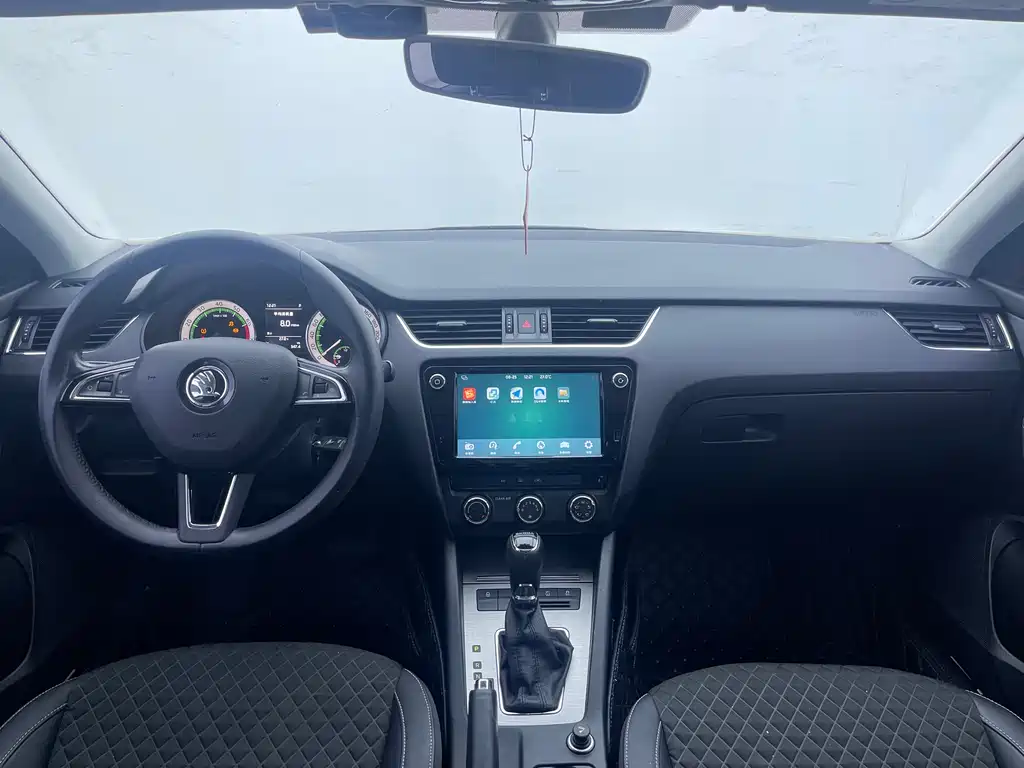 Skoda Octavia 2018 — фото 14