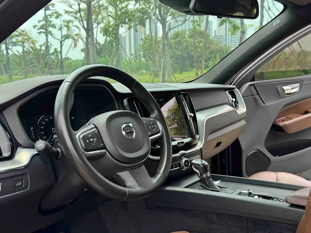 Volvo XC60 2020 — фото 15