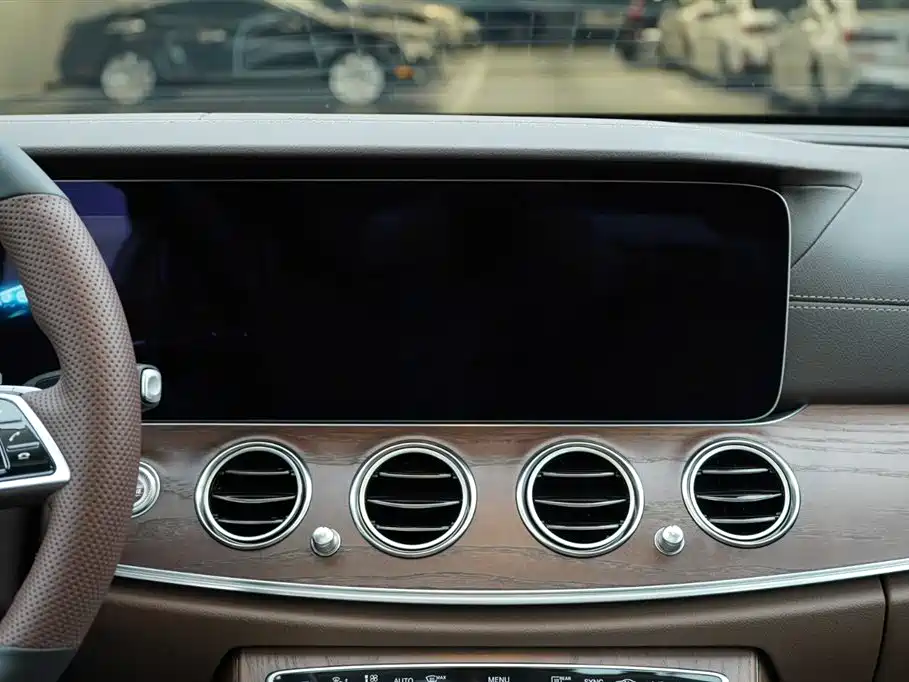 Mercedes-Benz E-Class 2023 — фото 17