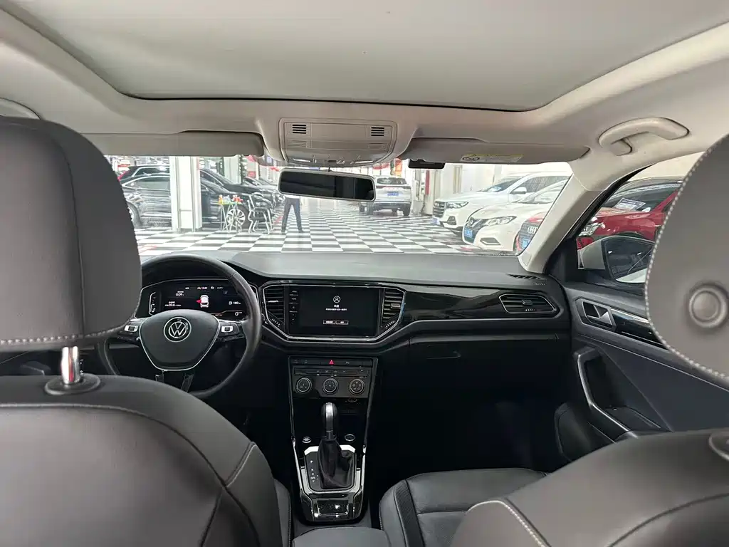 Volkswagen T-Roc 2023 — фото 13