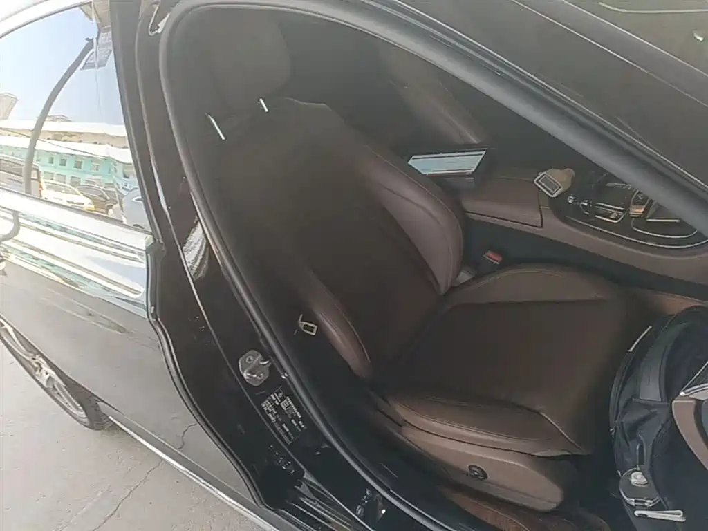Mercedes-Benz E-Class 2019 — фото 25