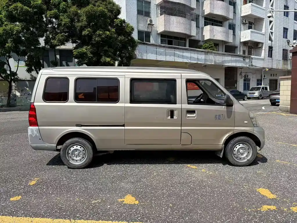 Wuling Rongguang 2018