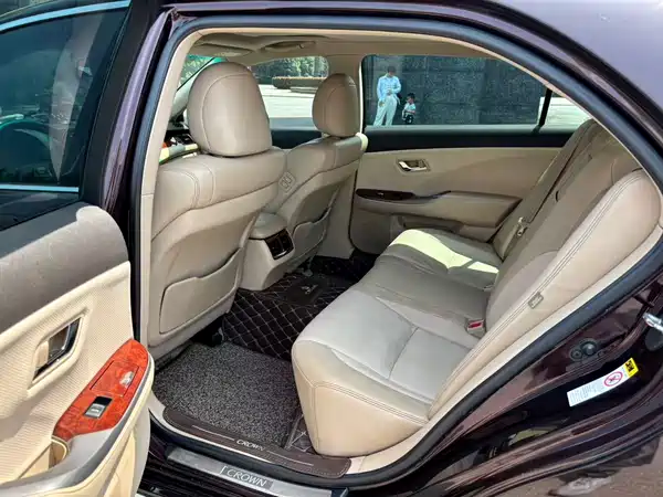 Toyota Crown 2012