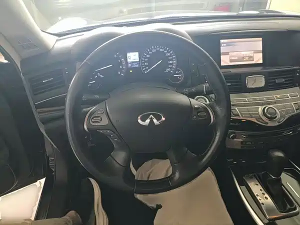 Infiniti Q70 2019