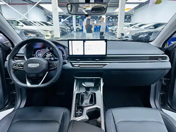 Geely Emgrand 2025