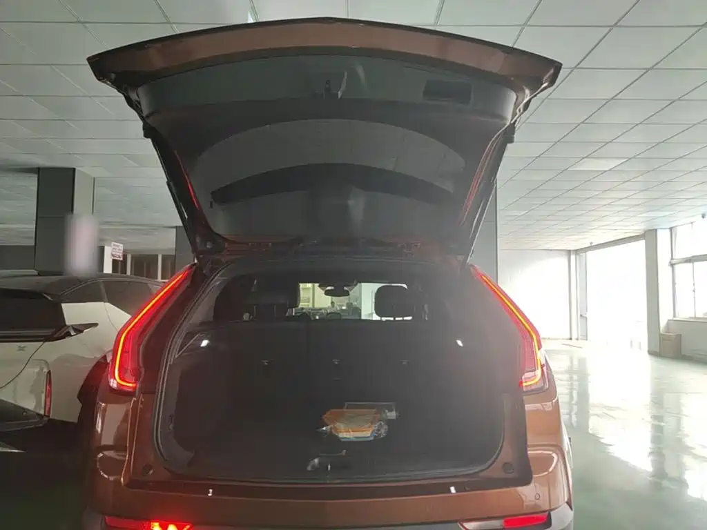 Cadillac XT4 2019 — фото 19