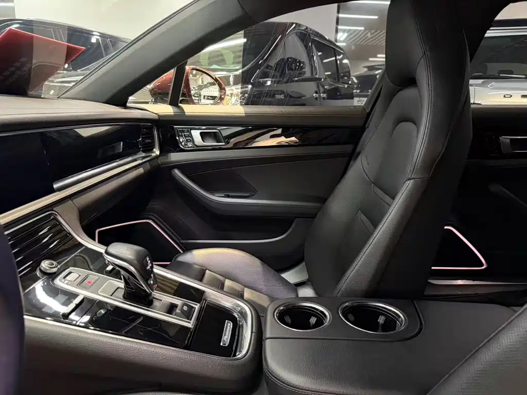 Porsche Panamera 2018 — фото 14