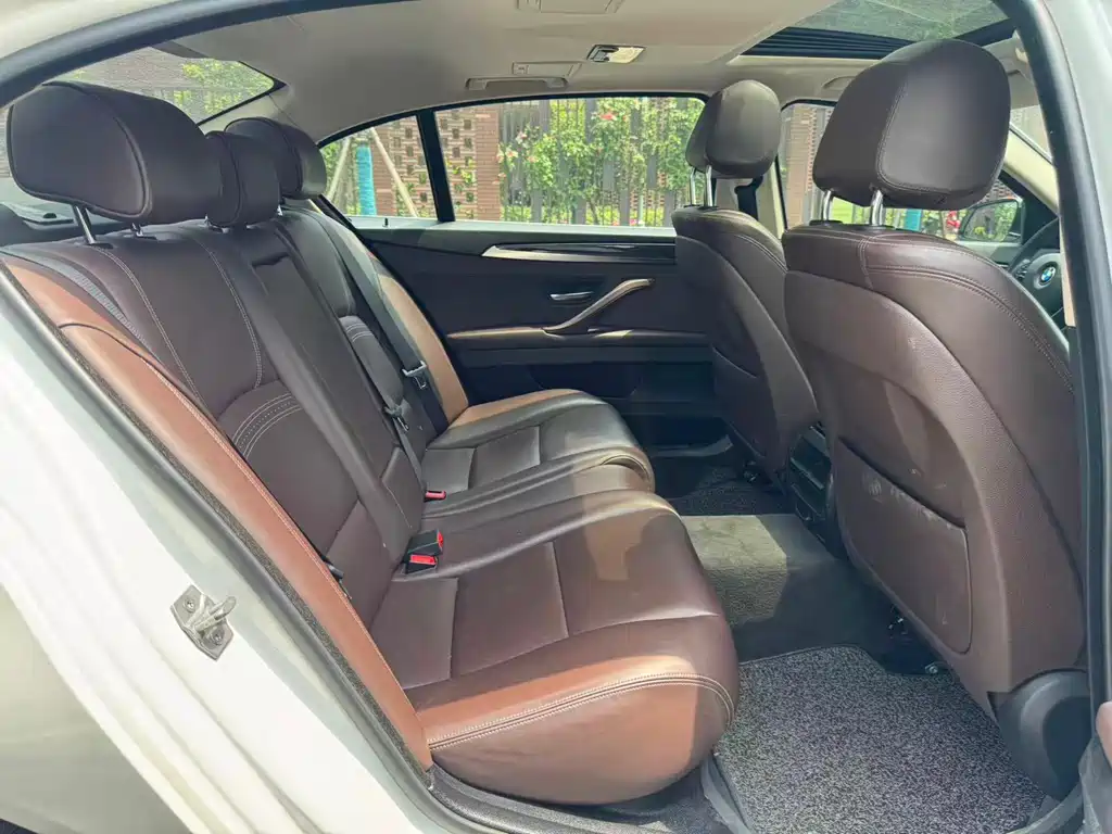 BMW 5 Series 2016 — фото 12