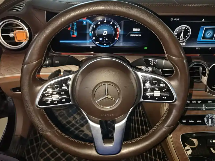 Mercedes-Benz E-Class 2020 — фото 15