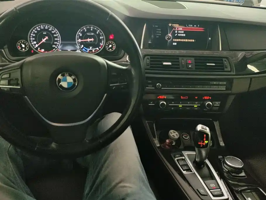BMW 5 Series 2016 — фото 12