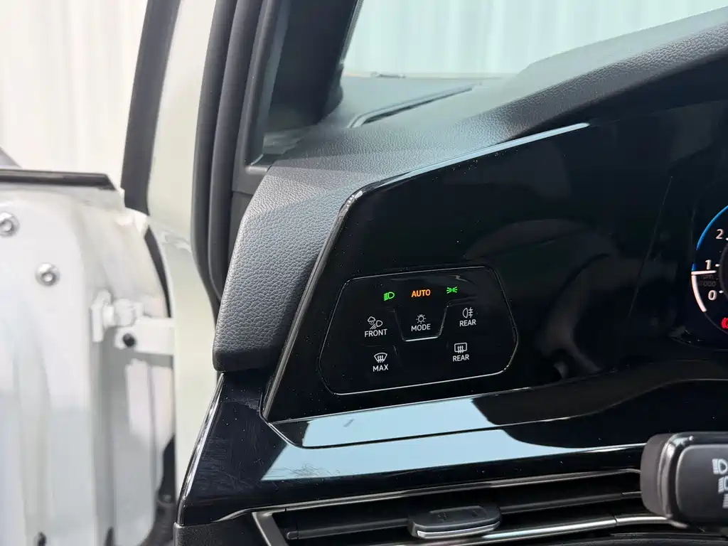 Volkswagen Golf 2024
