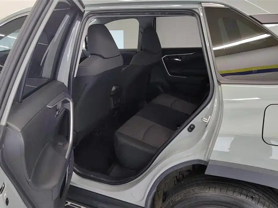 Toyota RAV4 2020 — фото 11