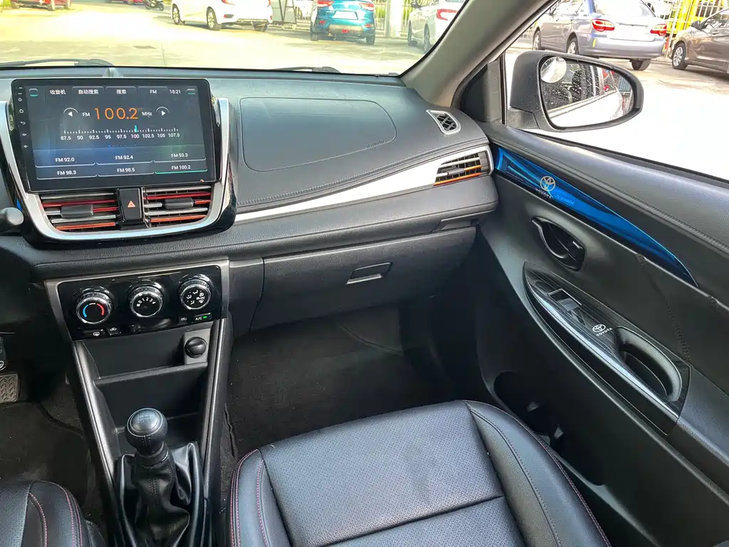 Toyota Yaris L 2017 — фото 13