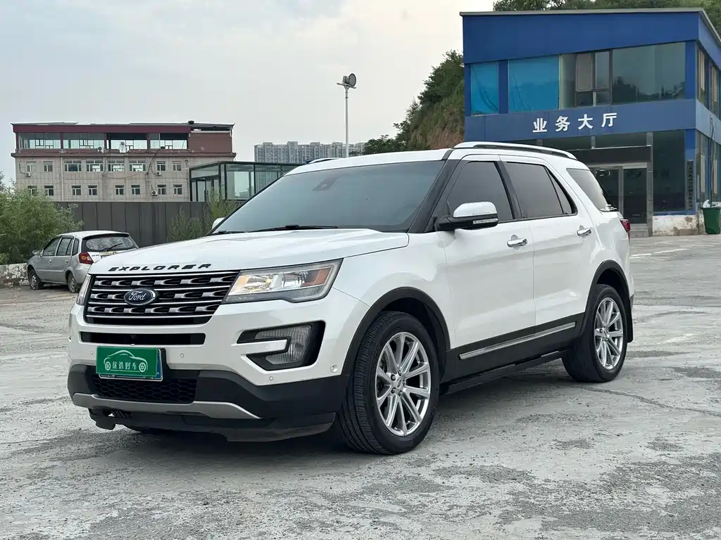 Ford Explorer 2017 — фото 1