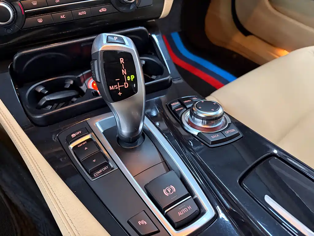BMW 5 Series 2013 — фото 16