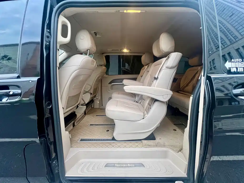 Mercedes-Benz V-Class 2018 — фото 12