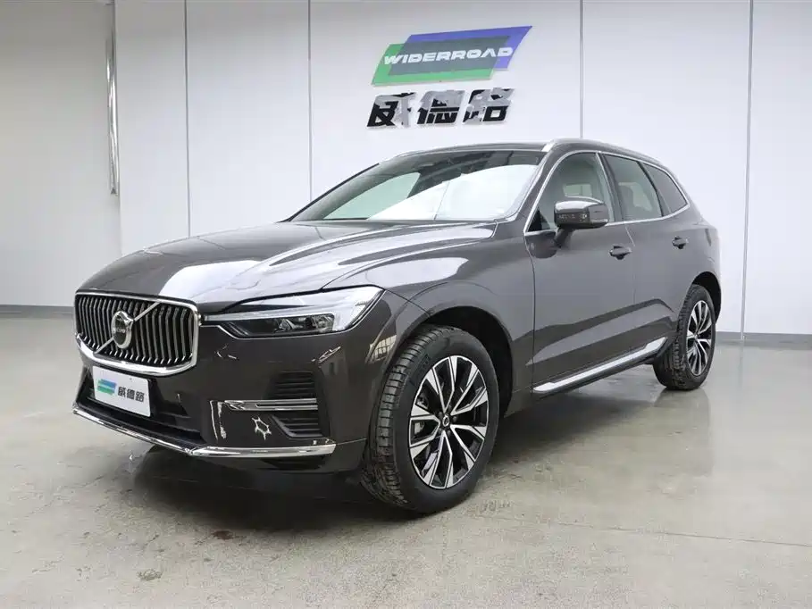 Volvo XC60 2024 — фото 1