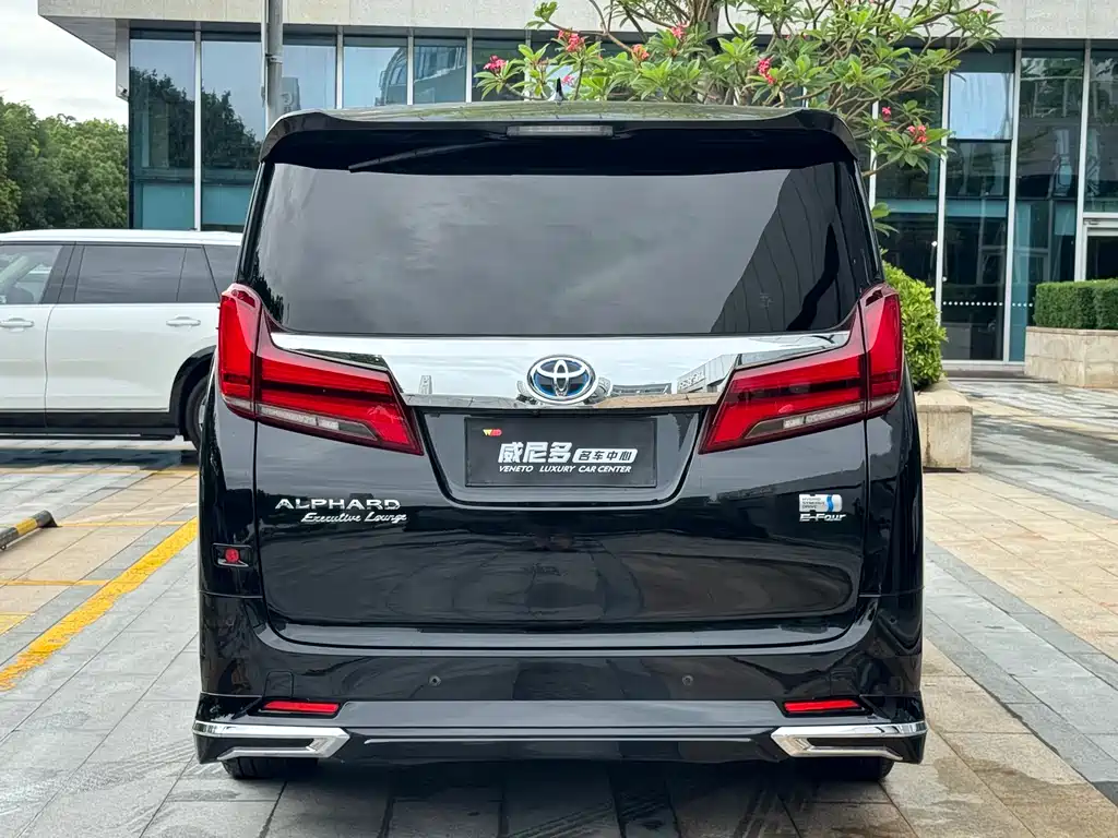 Toyota Alphard 2022 — фото 17