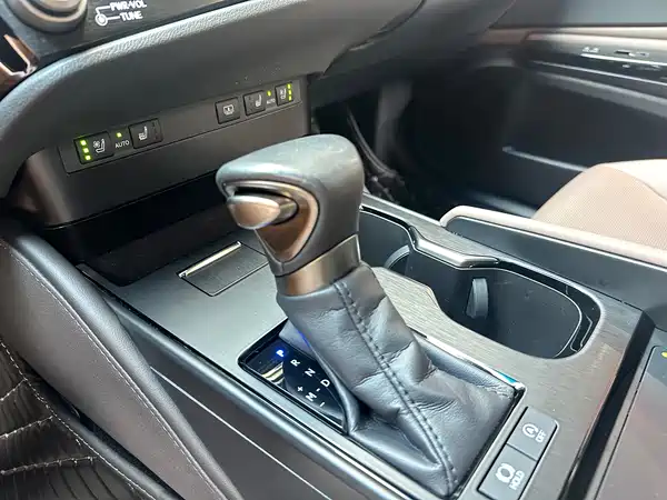 Lexus ES 2024